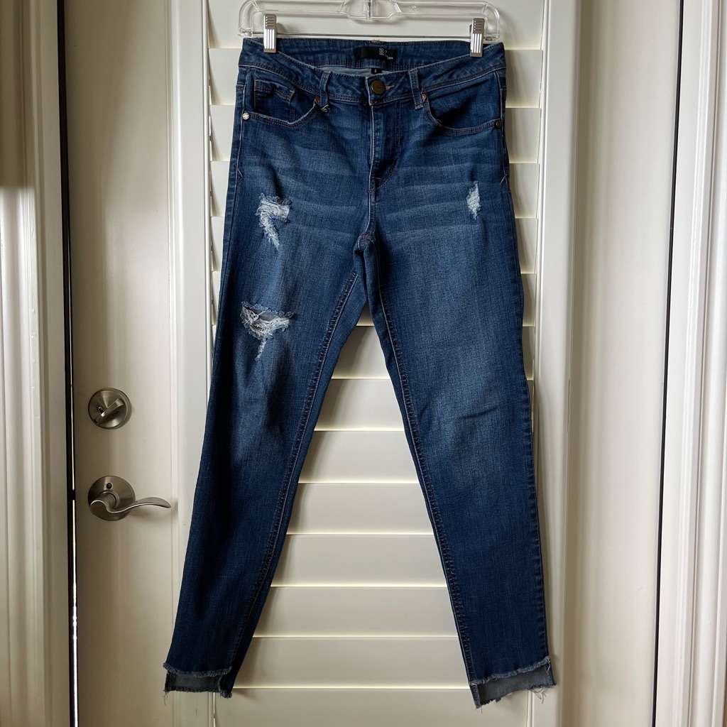 1822 Denim Distressed Jeans